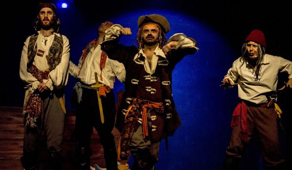 Foto número 1 de la galería de "El bajel de los piratas arriba a Artea Espai con su trepidante aventura musical"