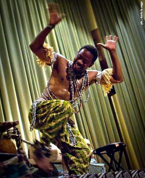 Foto número 3 de la galeria de "Gorsy Edú porta a València els ritmes africans amb 'El Percussionista'"