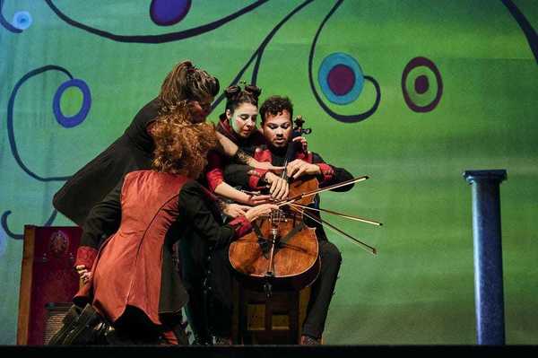 Foto número 5 de la galería de "'Los Pfeiffer' salen de gira para celebrar los 25 años de La Troupe Malabó"